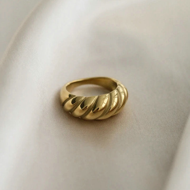 Dicker Vintage Ring