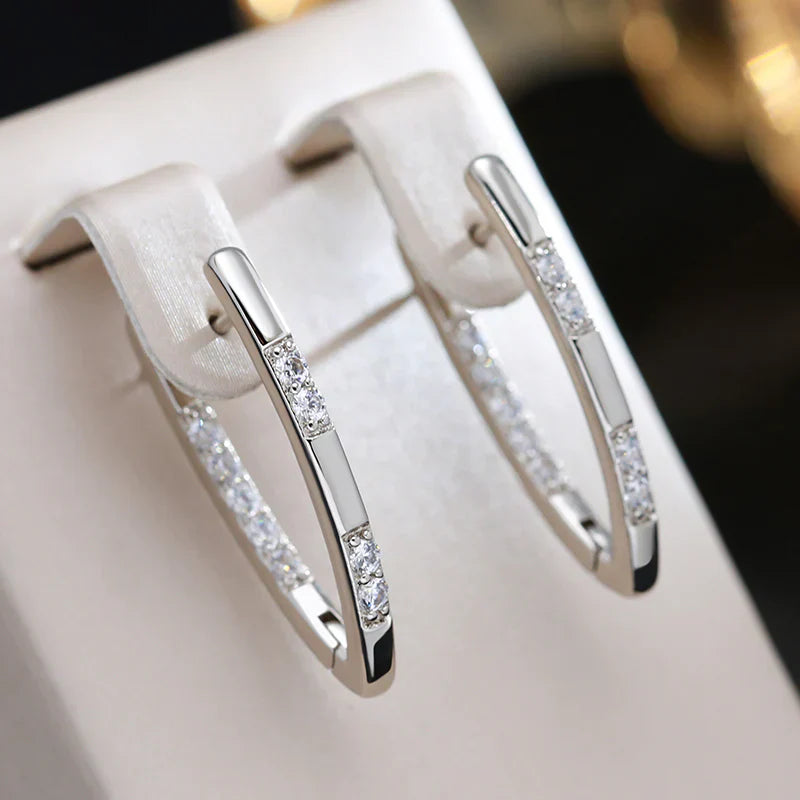 Elegant Zirconia-øreringe i guld