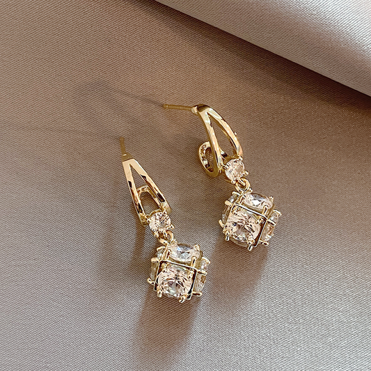 Elegant cubic zirconia øreringe i guld