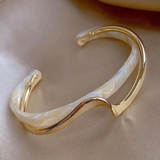 Hvid Opal Elegant Guldarmbånd